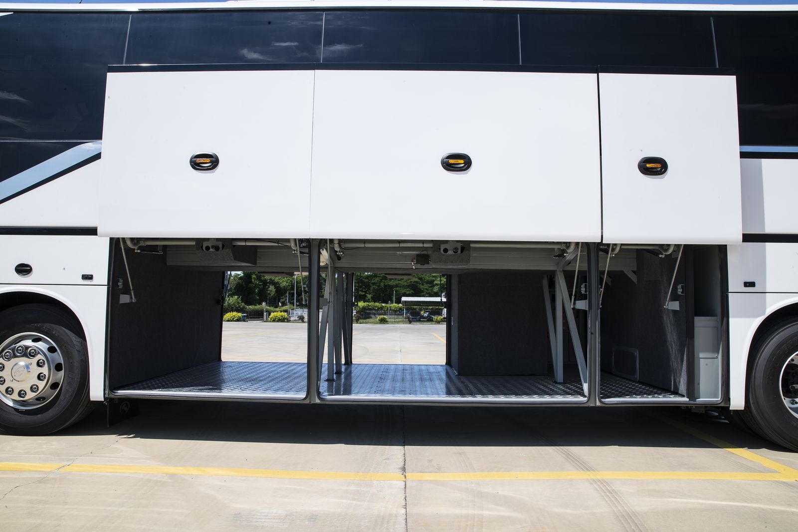 Luxury Coach, cabin detail 1