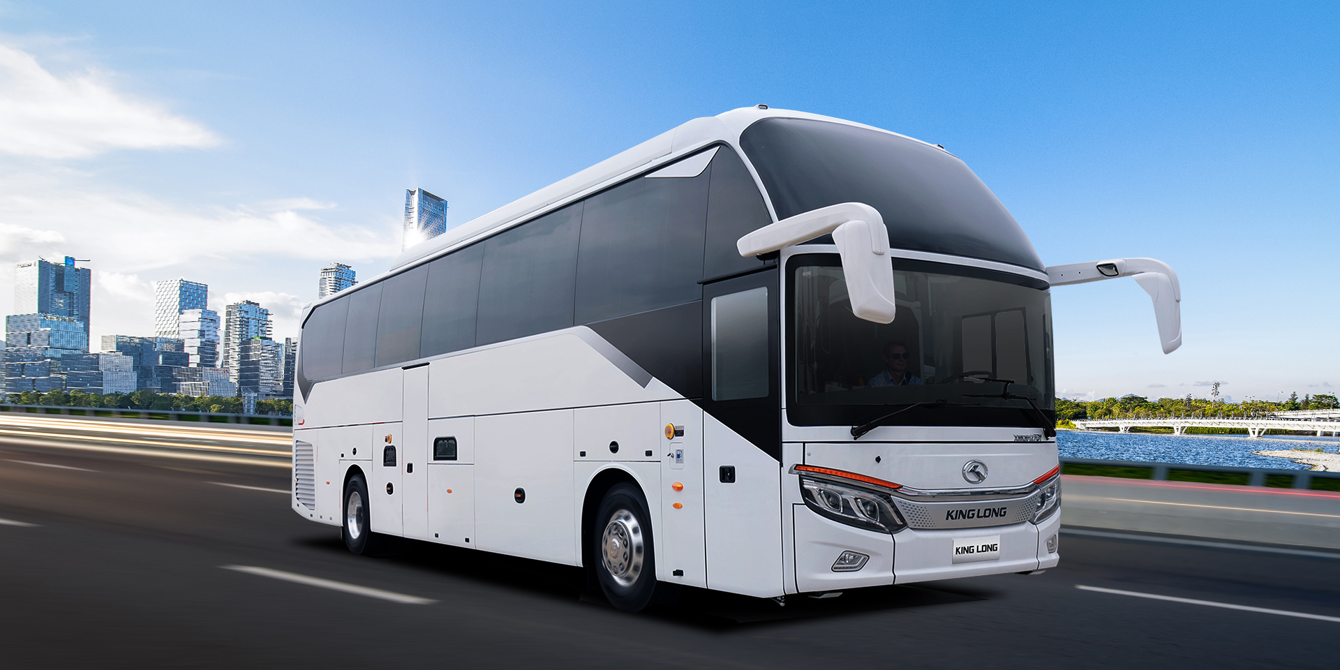 Luxury Coach, exterior